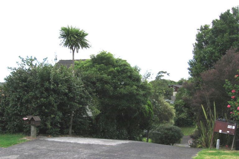 Photo of property in 1/10 Lynngate Place, Hillcrest, Auckland, 0627