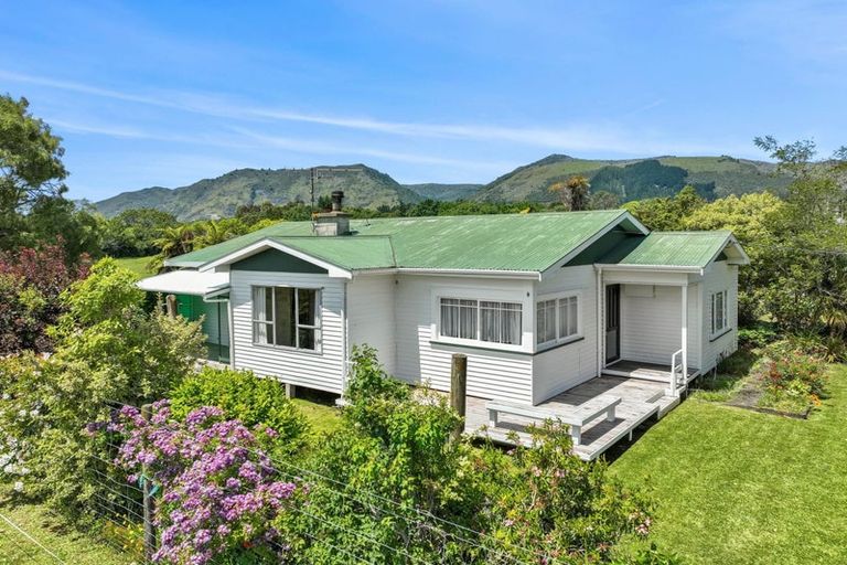 Photo of property in 17 Central Takaka Road, Takaka, 7183