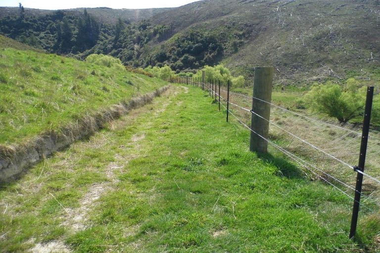 Photo of property in 350 Kowhatu Road, Waihaorunga, Waimate, 7977