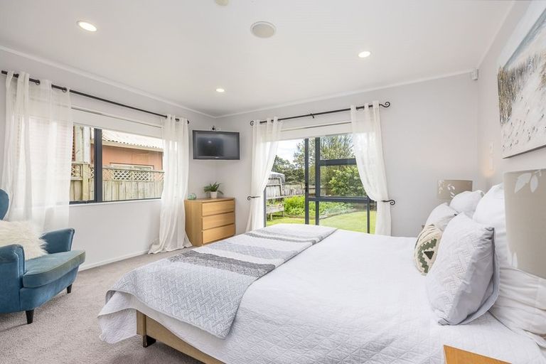 Photo of property in 2 Mizen Court, Torbay, Auckland, 0630