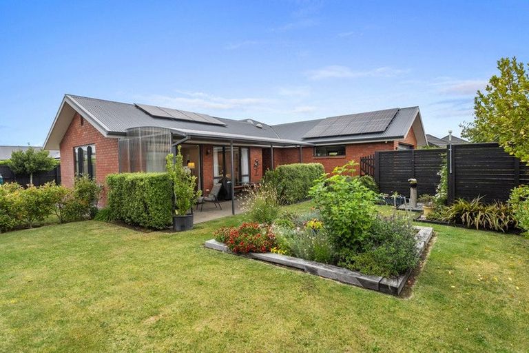 Photo of property in 16 Chestnut Place, Rangiora, 7400