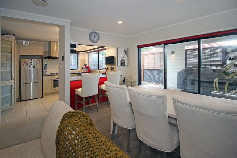 Photo of property in 2/30 Corunna Road, Milford, Auckland, 0620