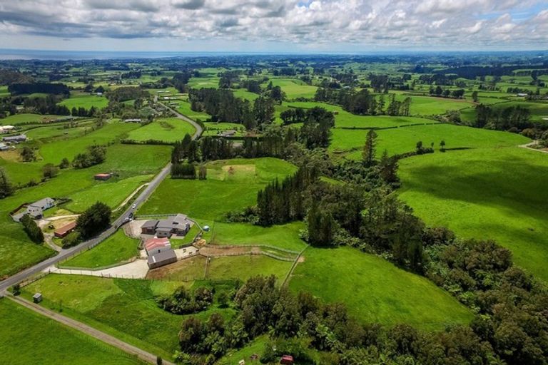 Photo of property in 1375 Carrington Road, Hurworth, New Plymouth, 4371