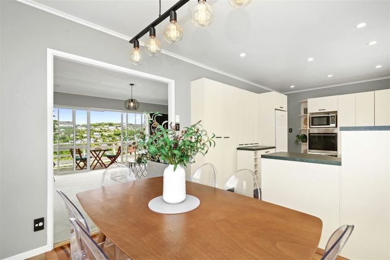 Photo of property in 42 Turville Crescent, Newlands, Wellington, 6037