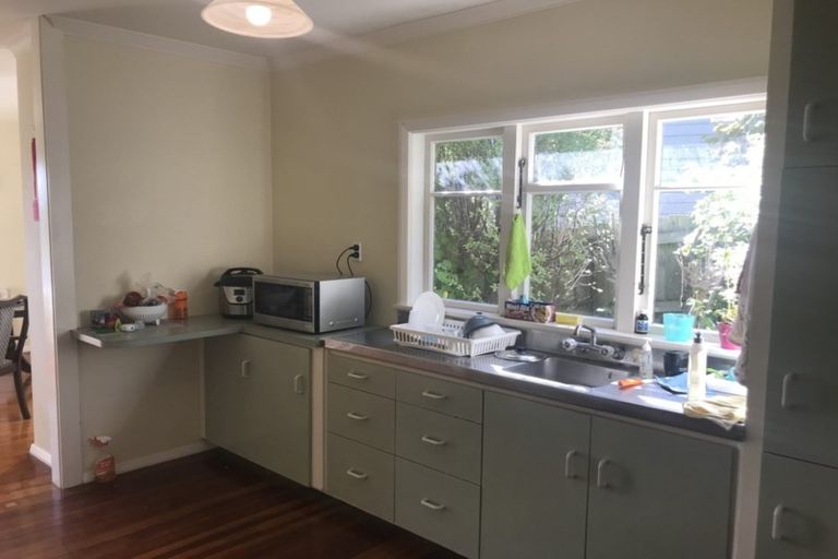 Photo of property in 2 Chester Road, Tawa, Wellington, 5028