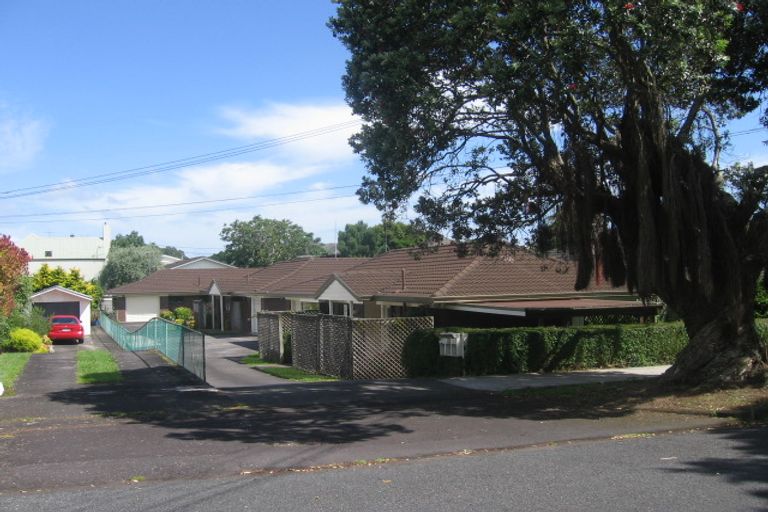 Photo of property in 2/11 Atarangi Road, Greenlane, Auckland, 1051
