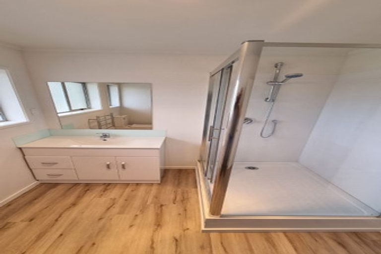 Photo of property in 1/15a Oates Road, Glen Eden, Auckland, 0602