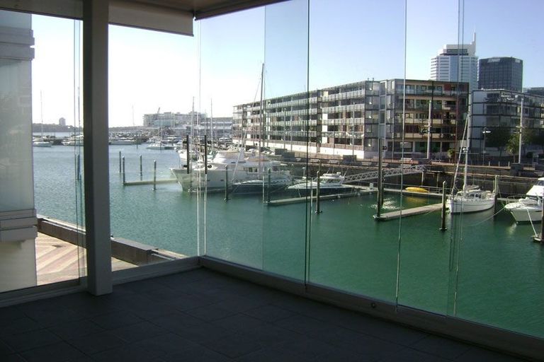 Photo of property in Stratis Apartments At Lighter Quay, 310/83 Halsey Street, Auckland Central, Auckland, 1010