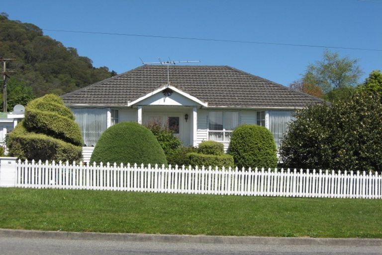 Photo of property in 30 Broadway, Picton, 7220