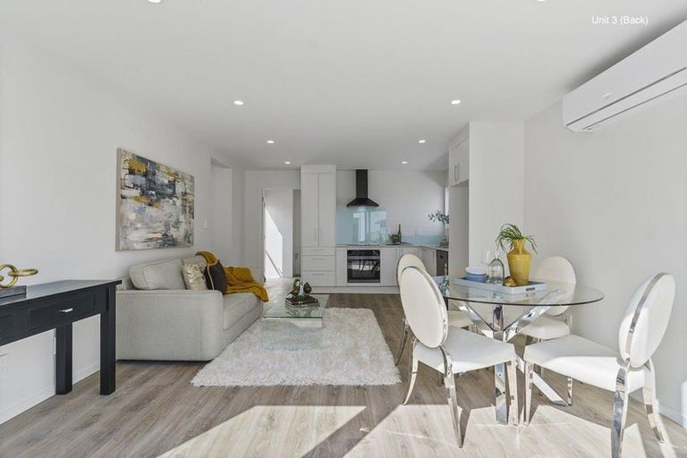 Photo of property in 16 Paisley Street, Mellons Bay, Auckland, 2014