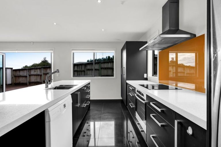 Photo of property in 13a Heta Road, Highlands Park, New Plymouth, 4312