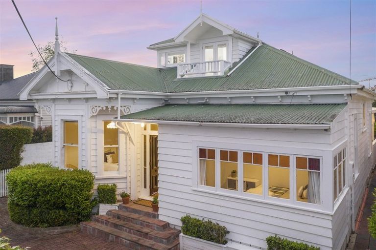 Photo of property in 7 Tui Glen Road, Birkenhead, Auckland, 0626