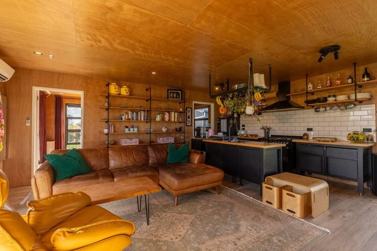 Photo of property in 237 Croydon Road, Midhirst, Stratford, 4394