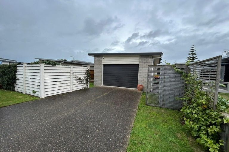 Photo of property in 5 Coprosma Close, Papamoa Beach, Papamoa, 3118