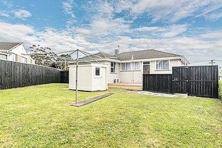 Photo of property in 6 Swansea Street, Cannons Creek, Porirua, 5024