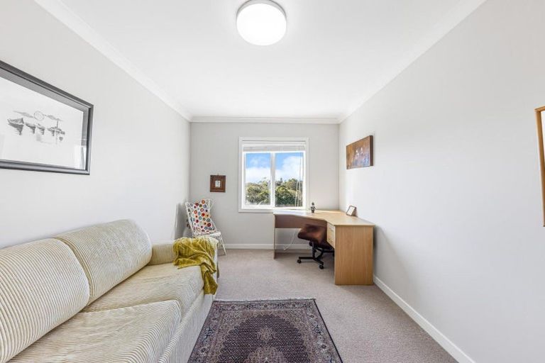 Photo of property in 92 Landmark Terrace, Orewa, 0931