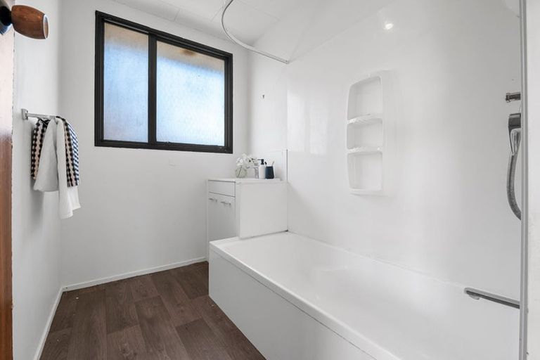 Photo of property in 18 Garland Drive, St Andrews, Hamilton, 3200