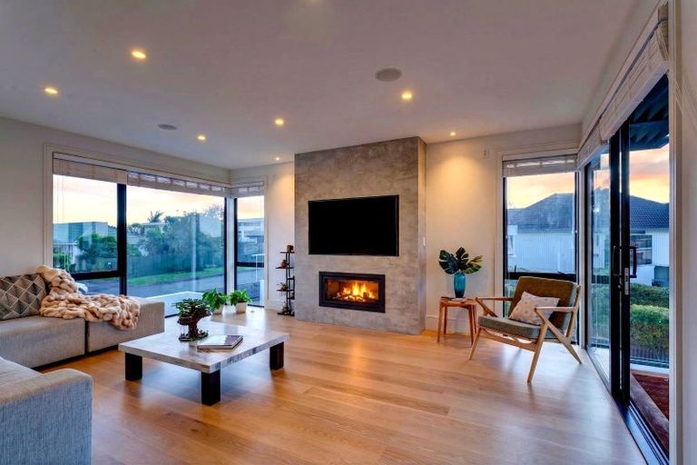 Photo of property in 37 Lake Pupuke Drive, Takapuna, Auckland, 0622