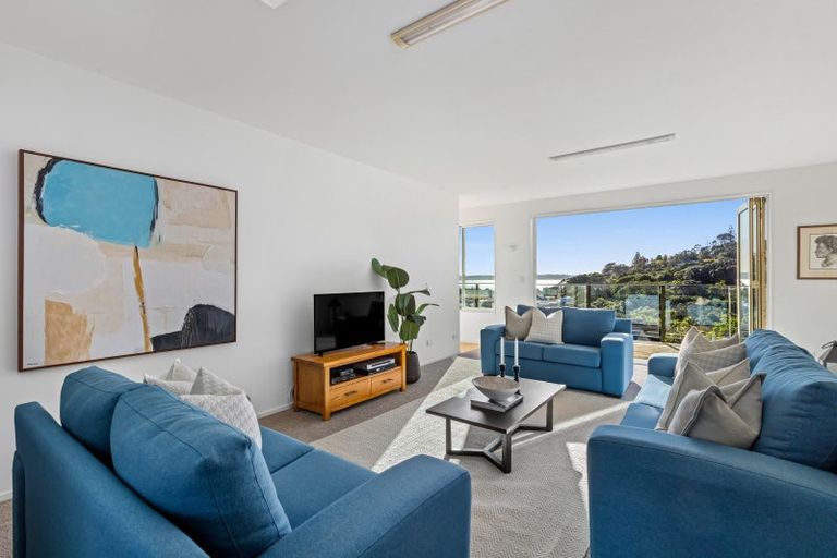 Photo of property in 52 Beauvoir Avenue, Matakatia, Whangaparaoa, 0930
