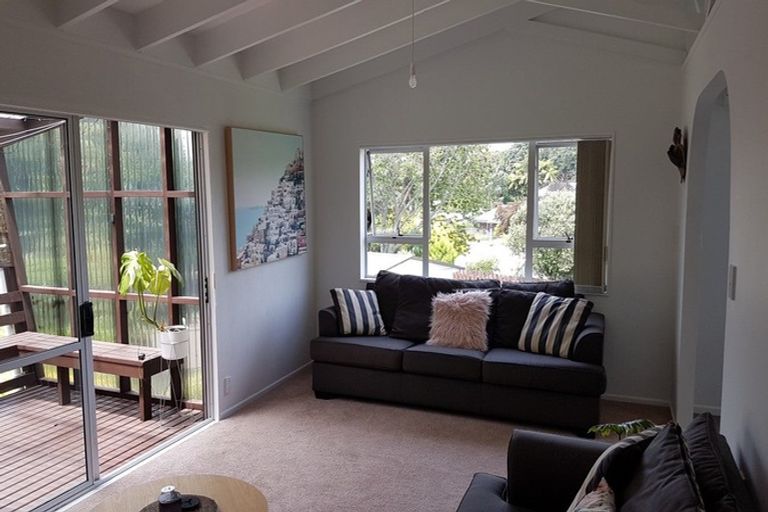 Photo of property in 6c Waterloo Place, Westown, New Plymouth, 4310