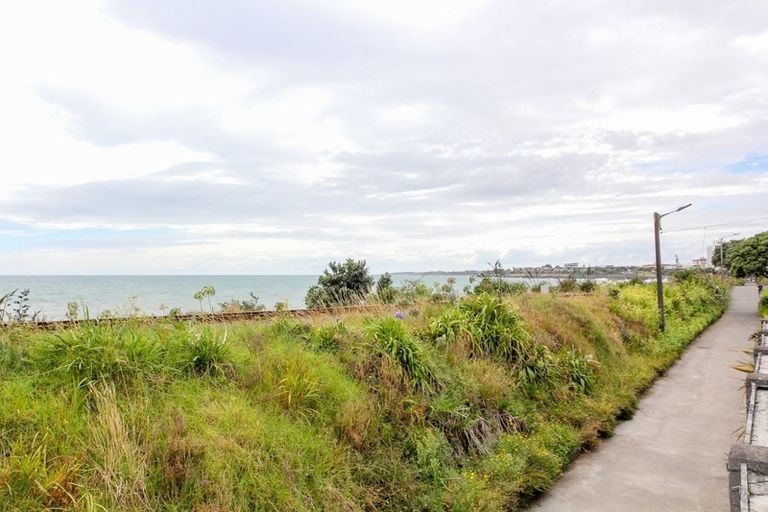 Photo of property in 12 Hine Street, New Plymouth, 4310