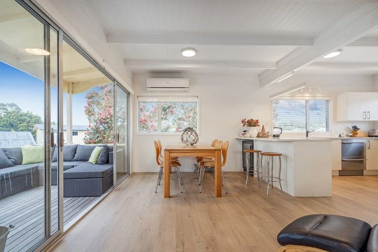 Photo of property in 19 Hicks Place, Cooks Beach, Whitianga, 3591