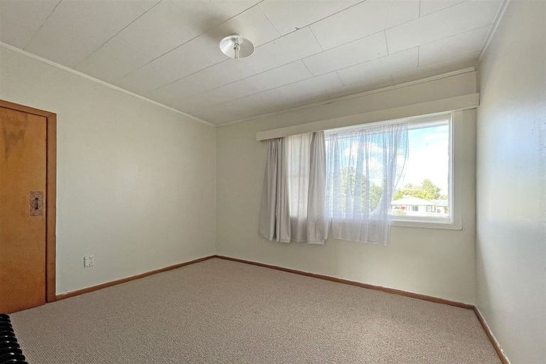 Photo of property in 75 Larnoch Road, Henderson, Auckland, 0610