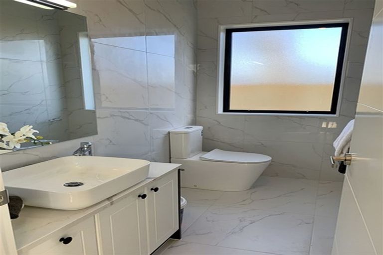 Photo of property in 11 Bunbeg Crescent, Flat Bush, Auckland, 2019