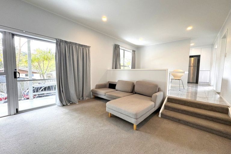 Photo of property in 20 Camphora Place, Ranui, Auckland, 0612