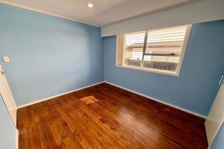Photo of property in 12 Scanlen Terrace, Kelston, Auckland, 0602