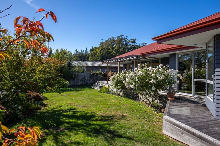 Photo of property in 6 Weka Place, Picton, 7220