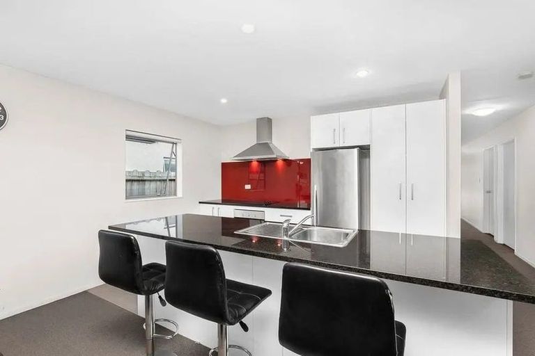 Photo of property in 98 Popokatea Drive, Takanini, 2112