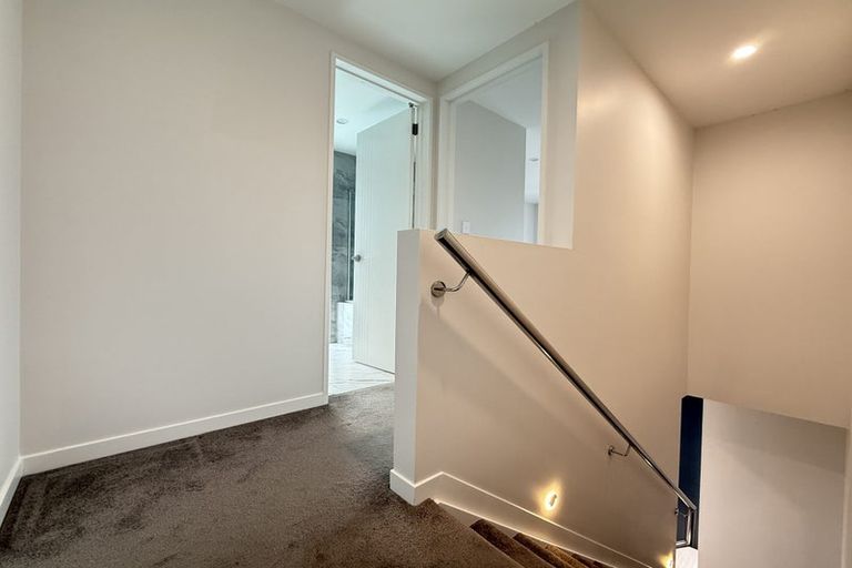 Photo of property in 5/21 Akoranga Drive, Northcote, Auckland, 0627