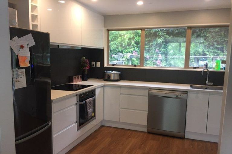 Photo of property in 2/13 Upper Bourke Street, Kilbirnie, Wellington, 6022