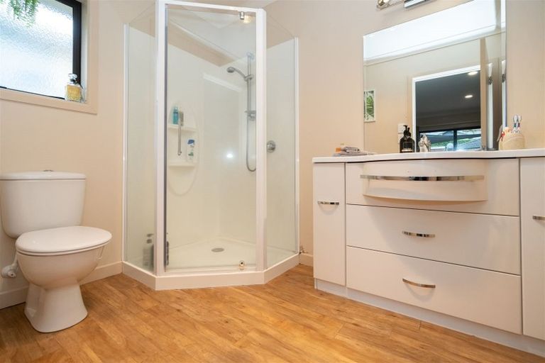 Photo of property in 4 Sharaleigh Place, Grandview Heights, Hamilton, 3200