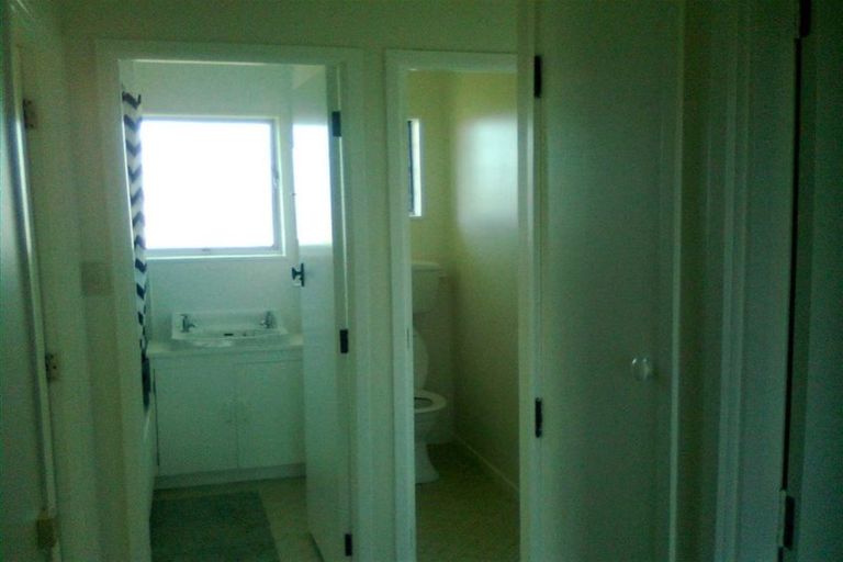 Photo of property in 1/15 Roberts Avenue, Bayswater, Auckland, 0622