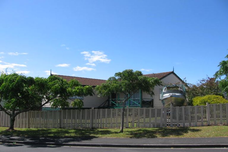 Photo of property in 3 Merida Place, Unsworth Heights, Auckland, 0632