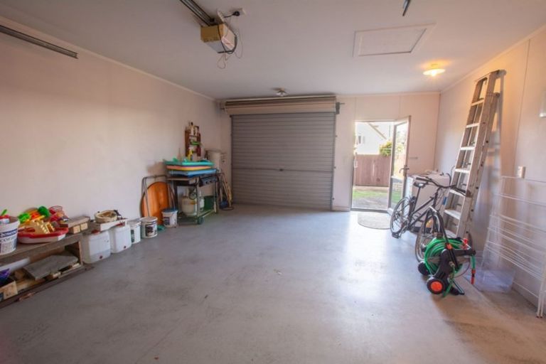 Photo of property in 60a Pitau Road, Mount Maunganui, 3116