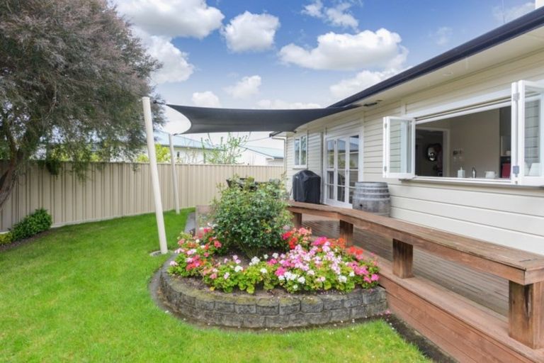 Photo of property in 17 Golding Road, Taradale, Napier, 4112