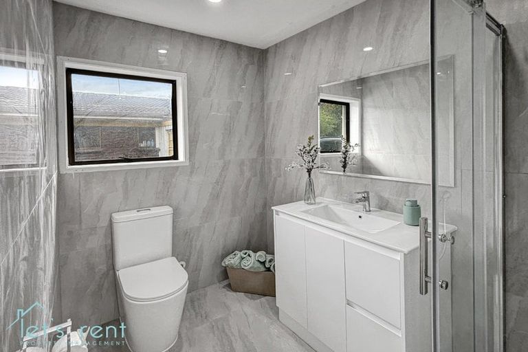 Photo of property in 2/21 Booker Place, Weymouth, Auckland, 2103