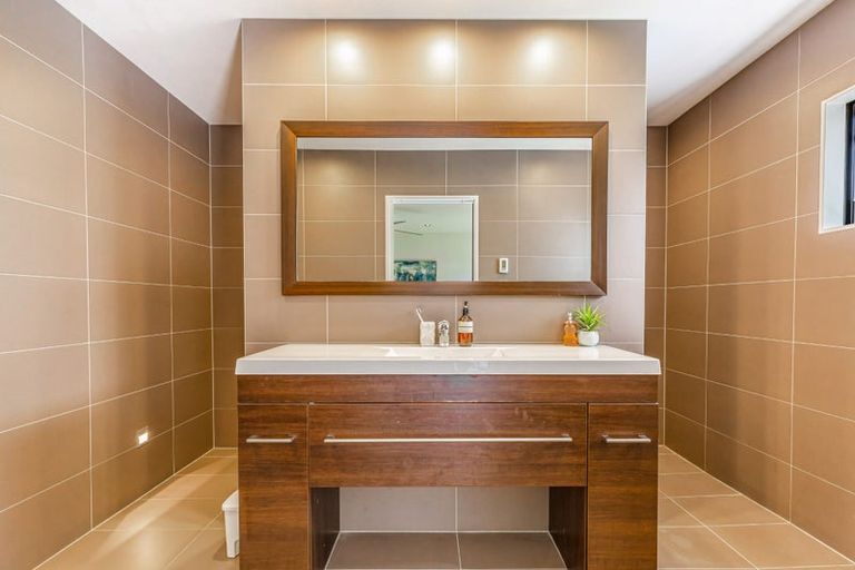 Photo of property in 19 Hamurana Place, Te Atatu Peninsula, Auckland, 0610