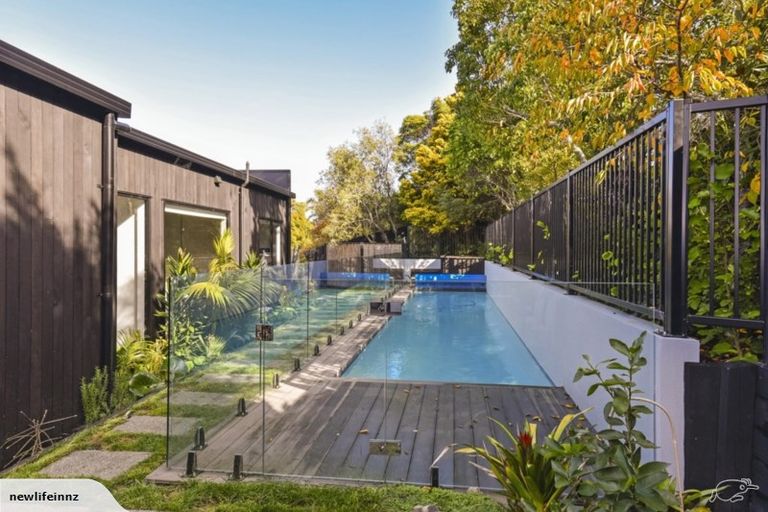 Photo of property in 64b Heathcote Road, Castor Bay, Auckland, 0620