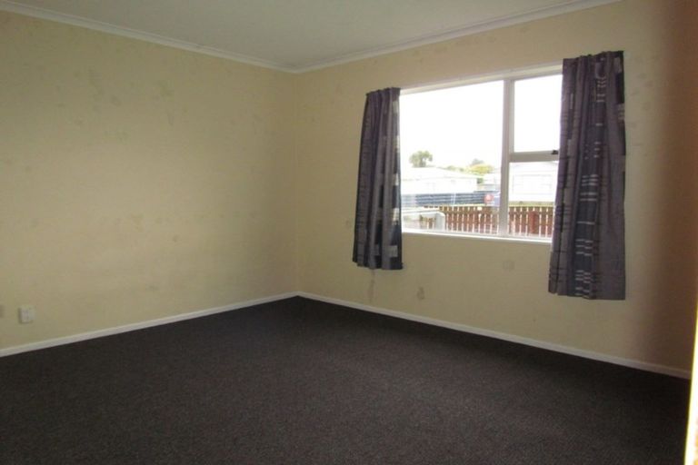 Photo of property in 11 Heather Street, Levin, 5510