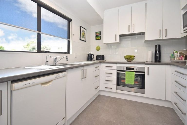 Photo of property in 8/37a Glengarry Road, Glen Eden, Auckland, 0602