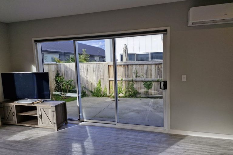 Photo of property in 1 Chain Place, Papamoa, 3118