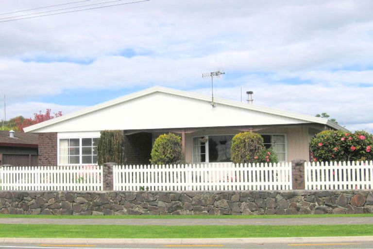 Photo of property in 208 Cambridge Road, Bethlehem, Tauranga, 3110