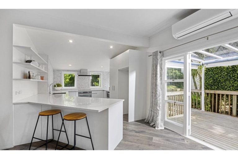 Photo of property in 1/5 Scarlock Avenue, Browns Bay, Auckland, 0630