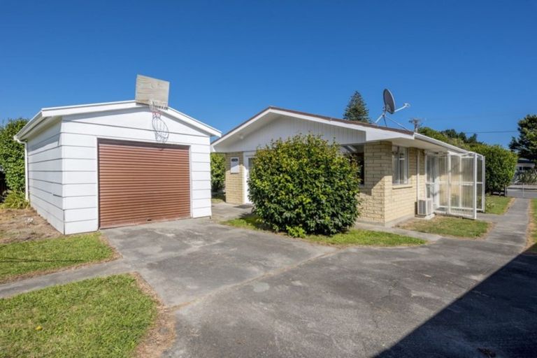 Photo of property in 42 Te Rauparaha Street, Otaki, 5512