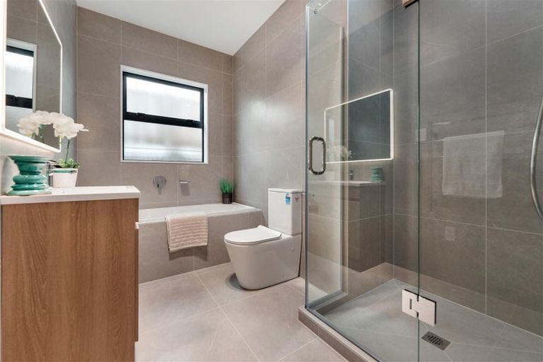 Photo of property in 46 Whakairo Crescent, Gulf Harbour, Whangaparaoa, 0930