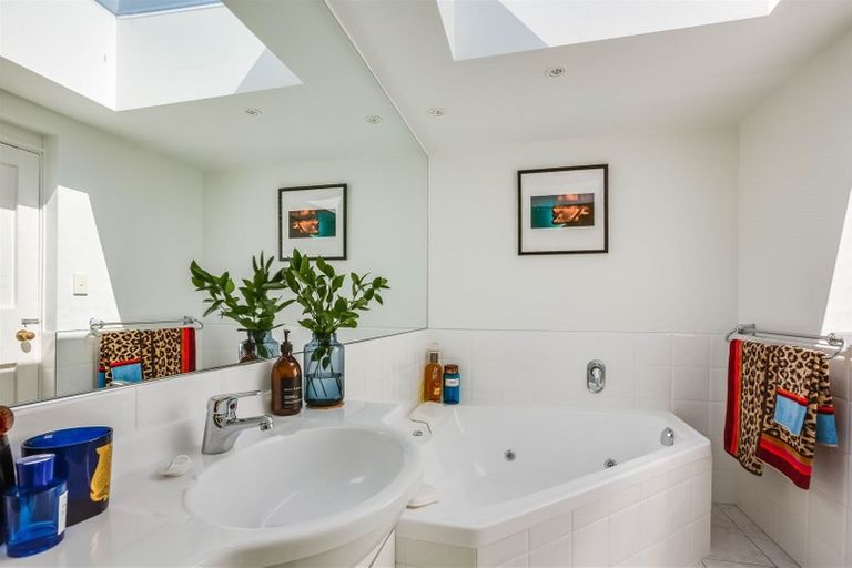 Photo of property in 182 Paremata Road, Paremata, Porirua, 5024